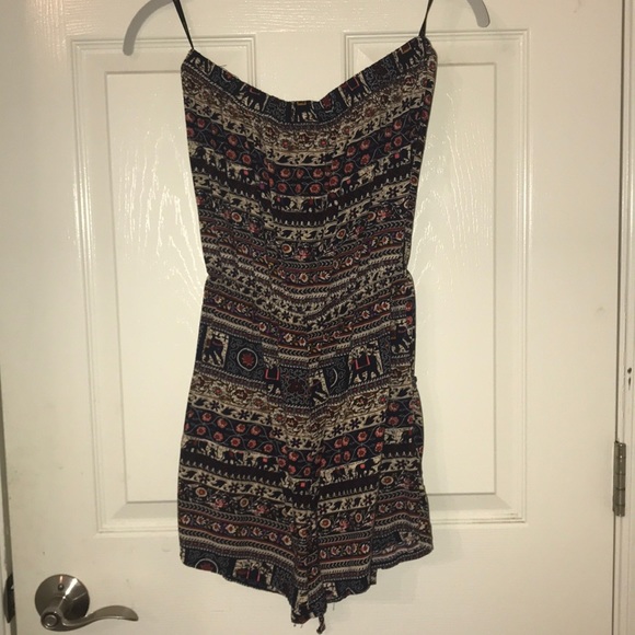 Beautiful patterned romper - Picture 2 of 2